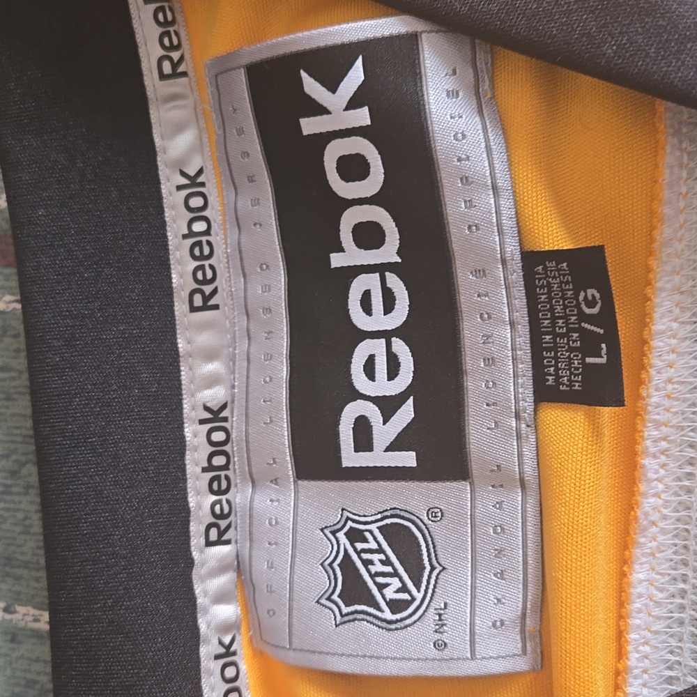 Boston Bruins Jersey #30 Tim Thomas - Picture 3 of 6